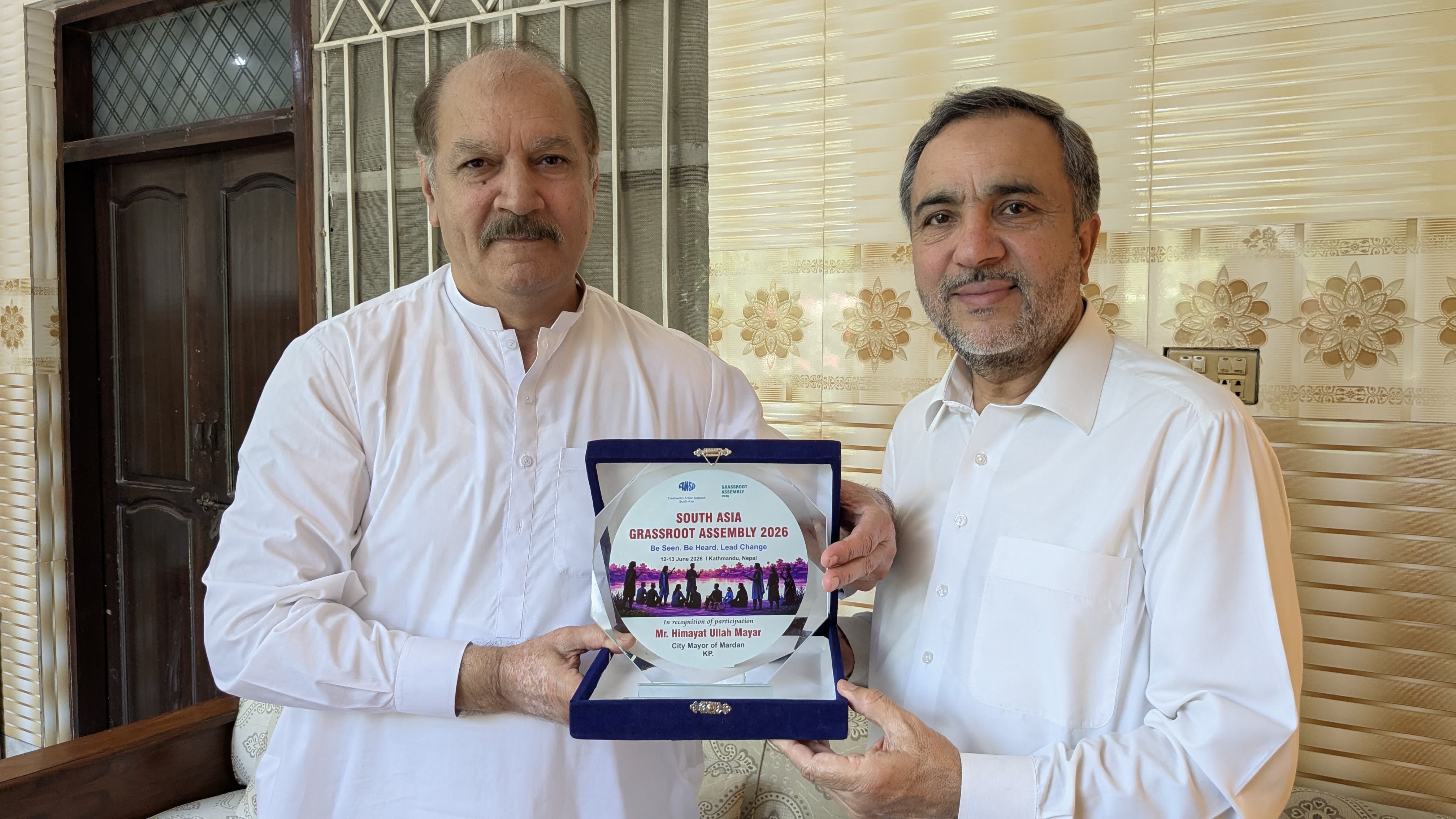 ,سٹی میئر حمایت اللہ مایار کو اعلئی خدمات پر شلیڈ سے بوازا گیا