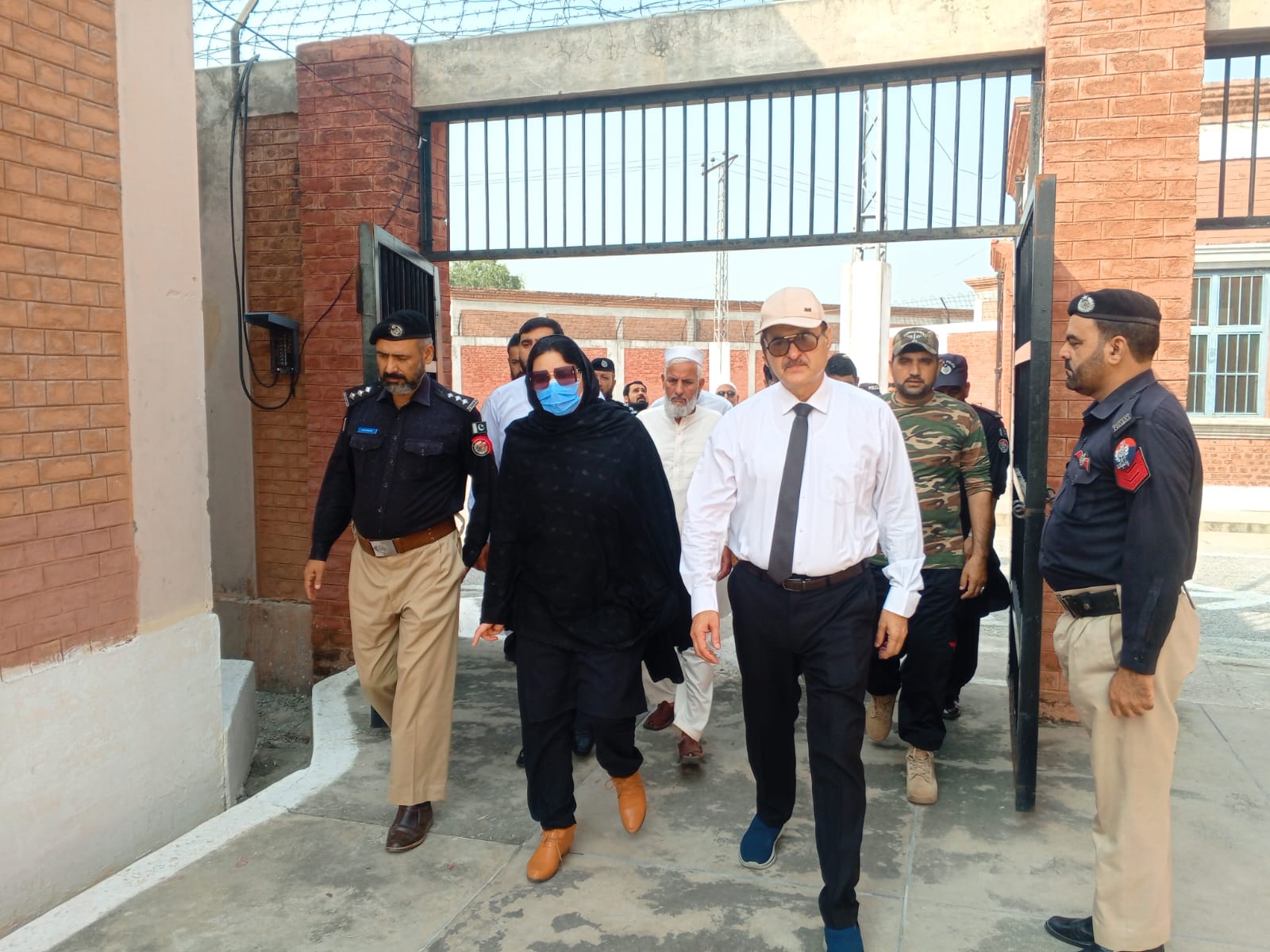 ڈسٹرکٹ سیشن جج مردان کا دورہ ڈ سٹرکٹ جیل مردان۔معمولی  نو عیت کے 37 قیدی رہا